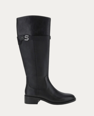 Beviá Alicia 4 black leather knee-high boots with low heel, side strap, and metallic S logo detail.