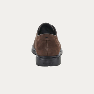 Zapato Derby Beviá Truman 12 de nobuk marrón oscuro con suela de EVA negra y tecnología Blusoft, vista trasera.