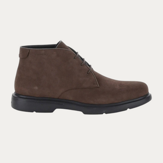 Botas desert Beviá Truman de hombre en piel nobuk marrón oscuro con suela de EVA y tecnología Blusoft para confort.