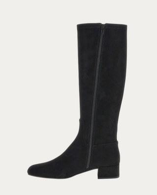 Botas altas Beviá modelo IRIS 14 en ante sintético elástico negro con tacón cuadrado bajo y cremallera lateral