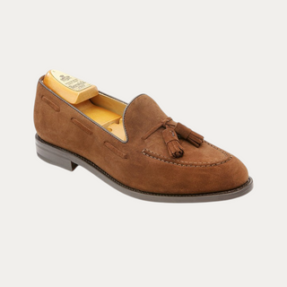 Beviá brown suede tassel loafer with Goodyear welt construction and rubber sole, side view.