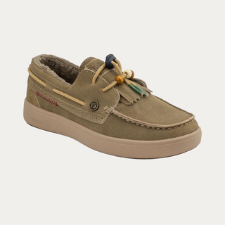 Náuticos de mujer Beviá en piel de serraje color camel con forro cálido, cordón elástico y suela ultraligera.