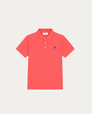 Polo Beviá de algodón en color coral con tejido piqué, cuello clásico, tres botones y logo bordado en el pecho.