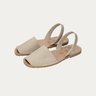 Vista superior de abarcas menorquinas beige para hombre