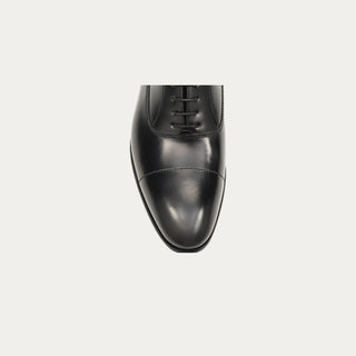 Beviá ZAPATO REGENT DERBY PIEL VACUNO NEGRO. Zapato clásico de vestir de piel vacuna negra con acabado brillo suave.